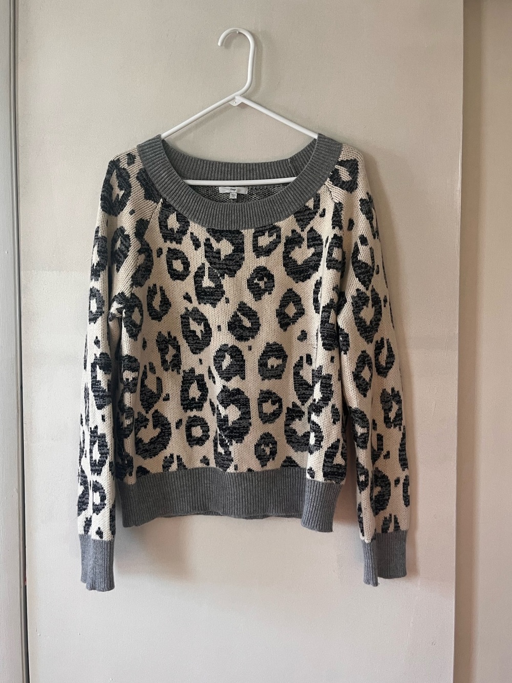 Gap leopard print sweater